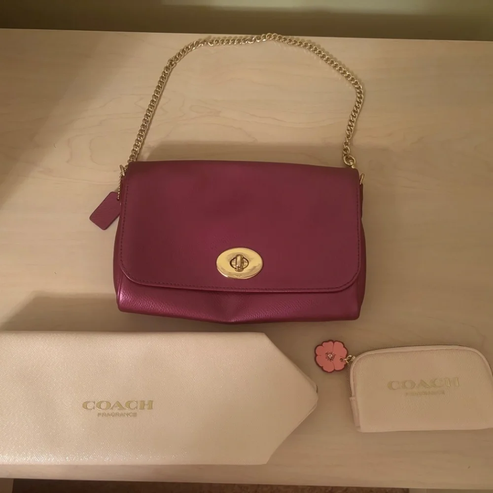 Sale!New Coach Leather Violet Crossbody w/ 2 Straps & Coach 2 Cosmetic Bags Set